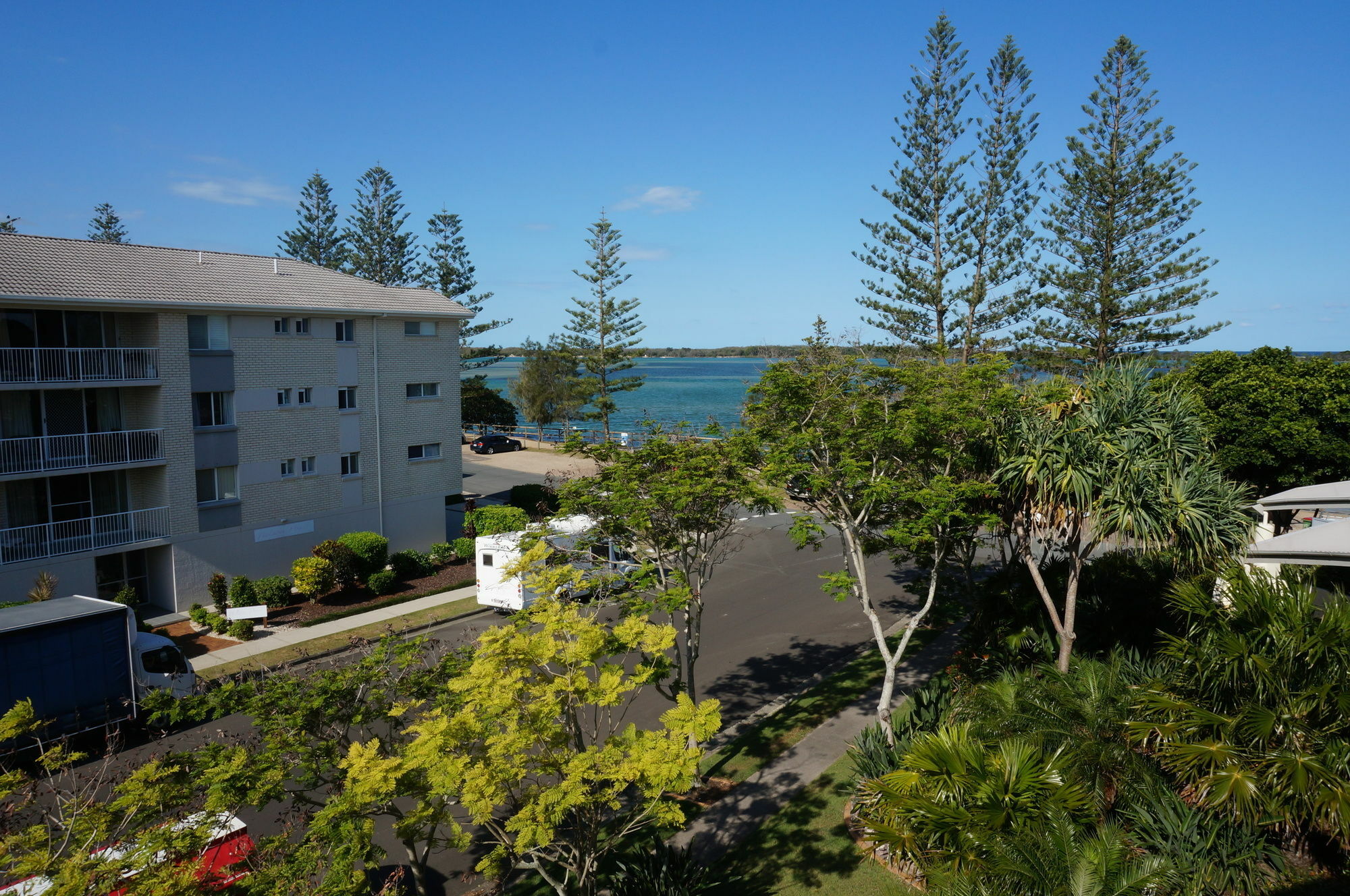 Moorings Beach Resort Caloundra Exterior foto